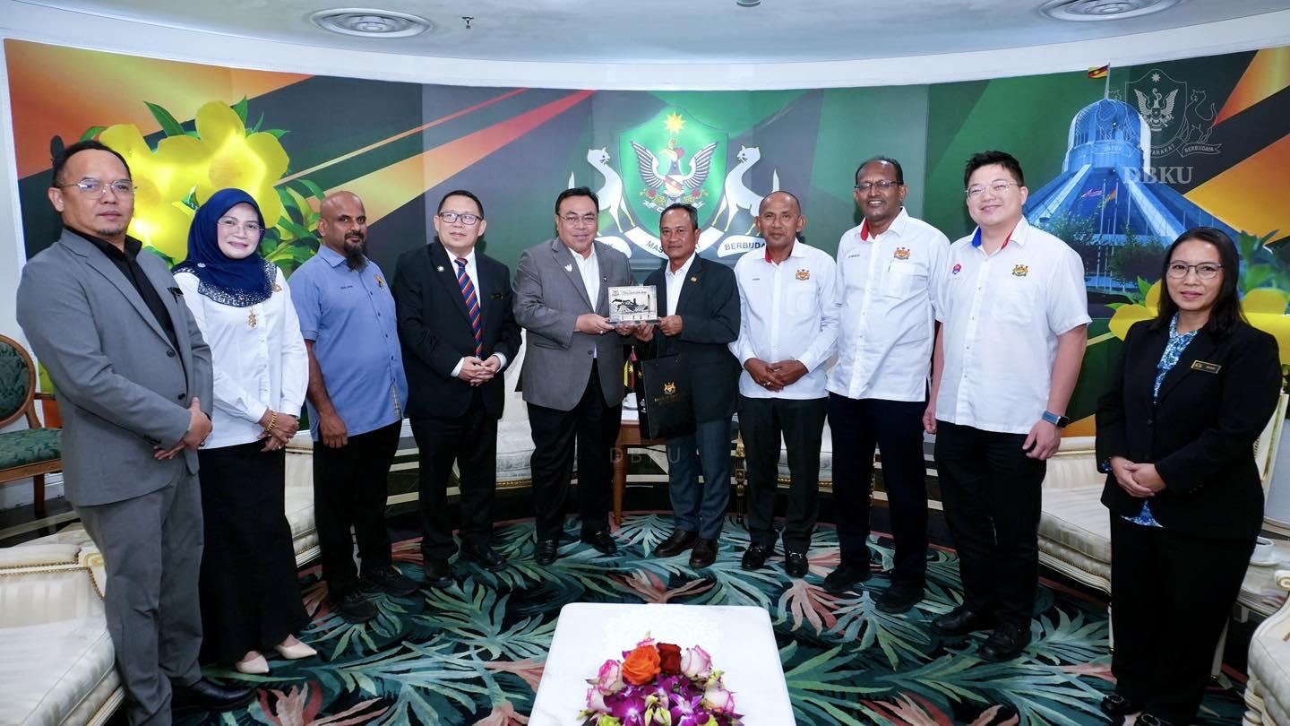 Kunjungan Hormat ke DBKU